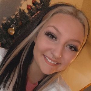 Meet your Posher, Abigail